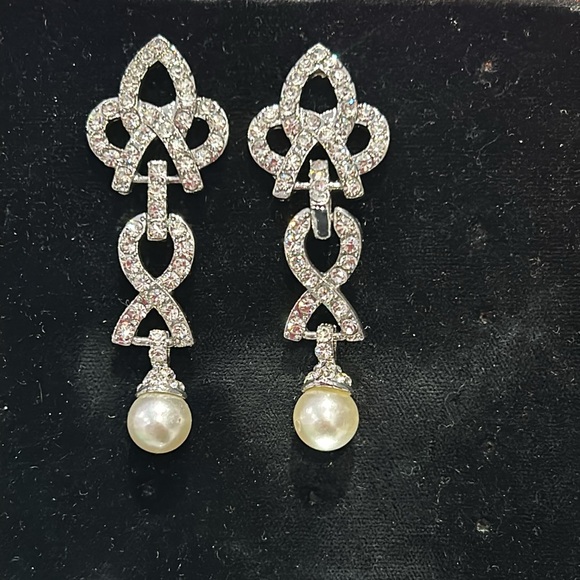Stunning Crystal & Pearl Drop Unique Private Label Earrings-Boutique - Picture 6 of 8